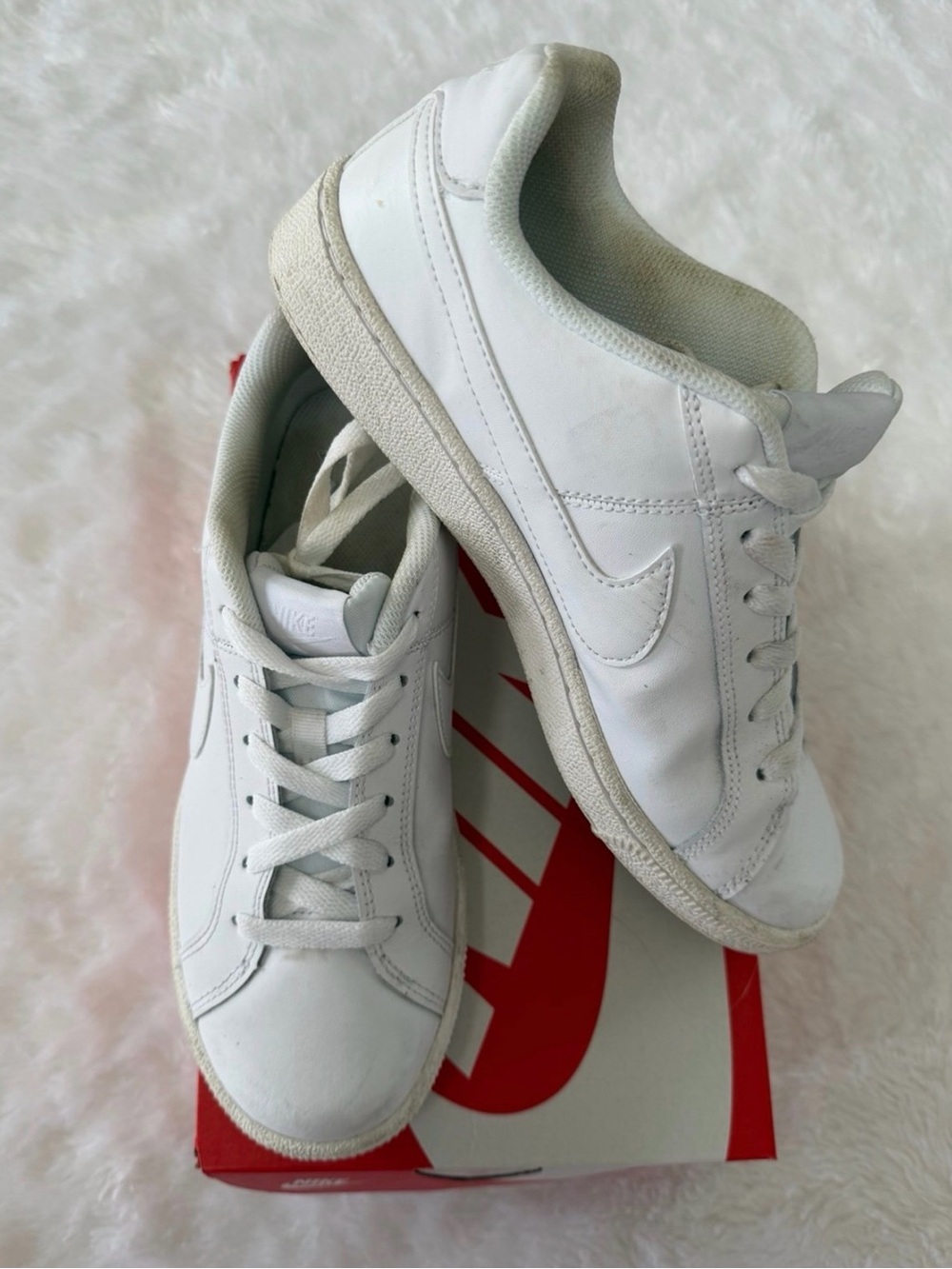 Nike Women’s Court Royale (7.5)